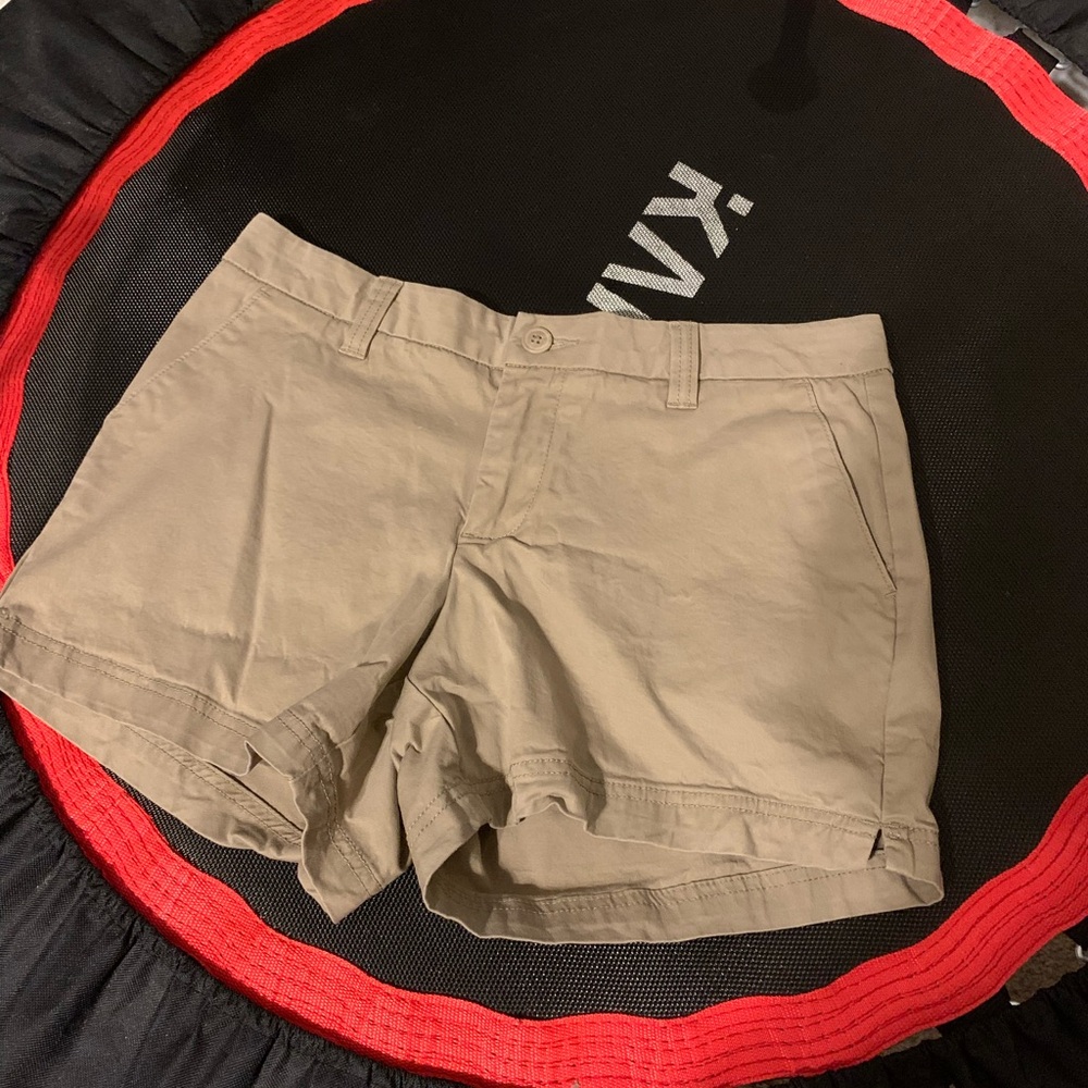 Magellan Outdoors Tan Cargo Shorts Classic Versatile Design